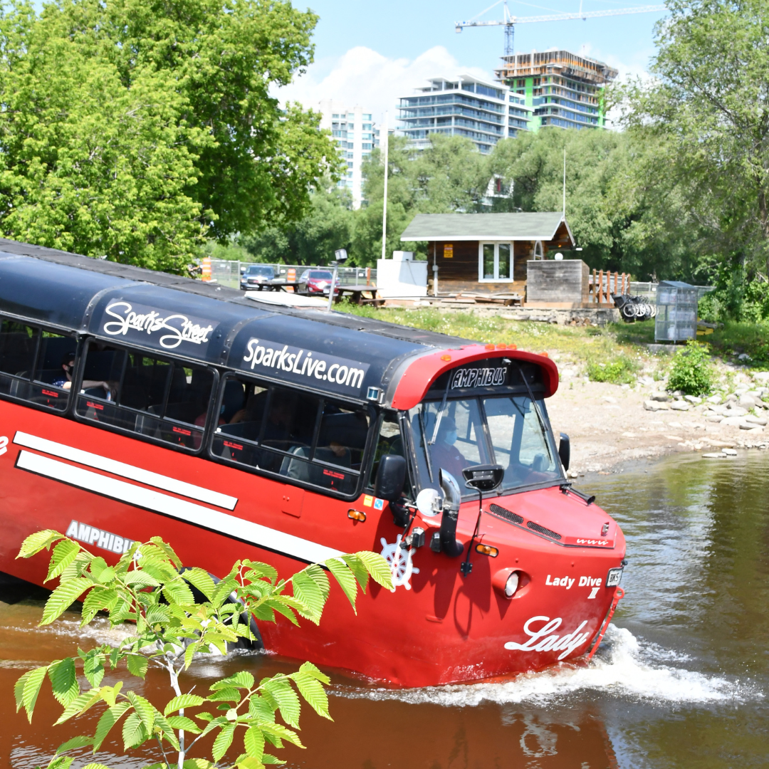 The lady dive amphibus diving into the ottawa river during the ottawa boat tour