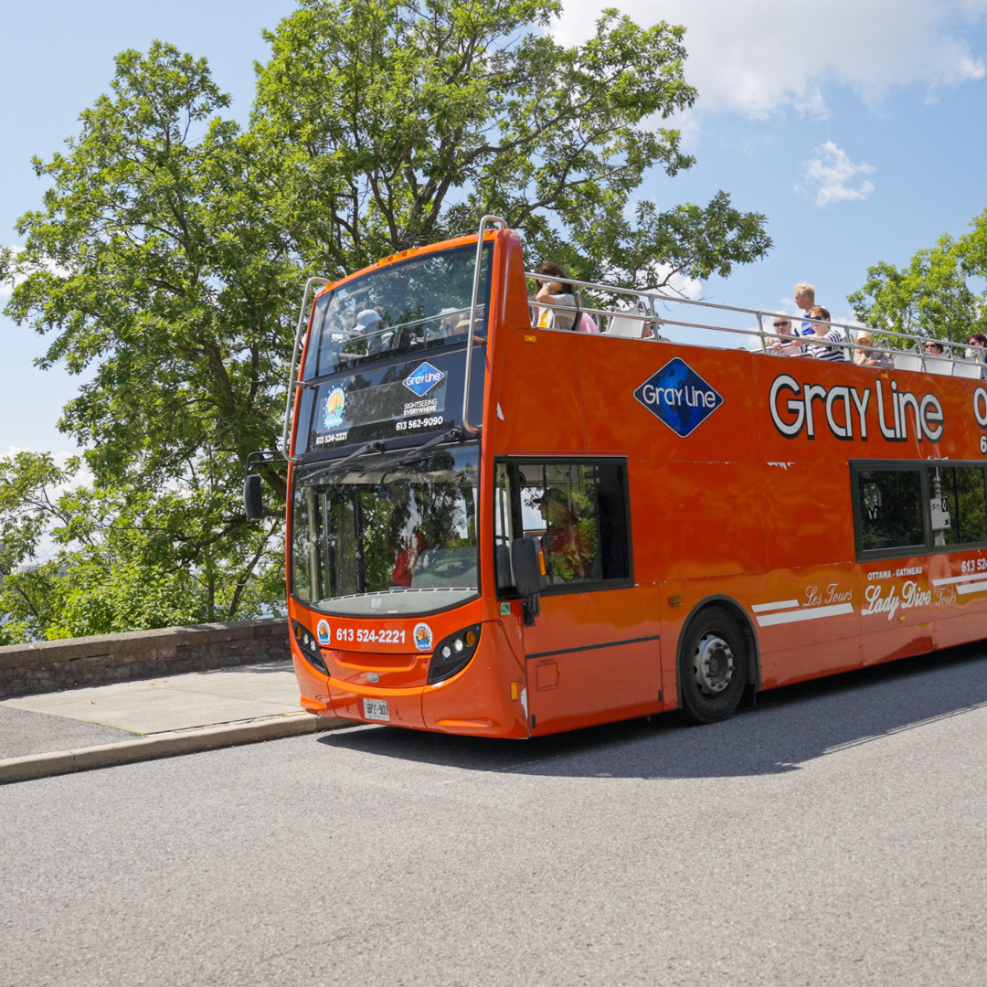 2 Day Ottawa Bus and Canal Tour: Hop-on Hop-off in the Ottawa / Gatineau are on a sunny summer day