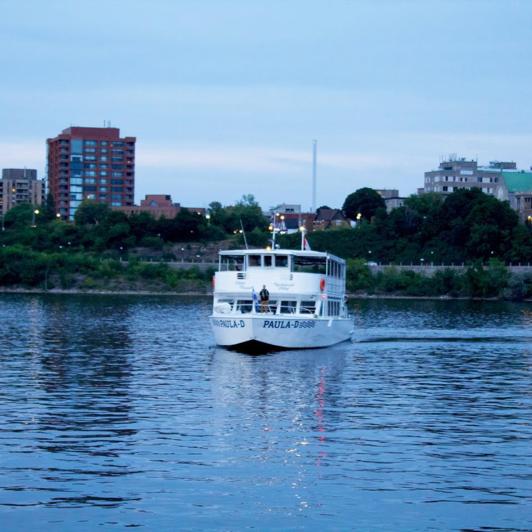 Ottawa River and Canal Cruise: river cruise in the ottawa / gatineau river